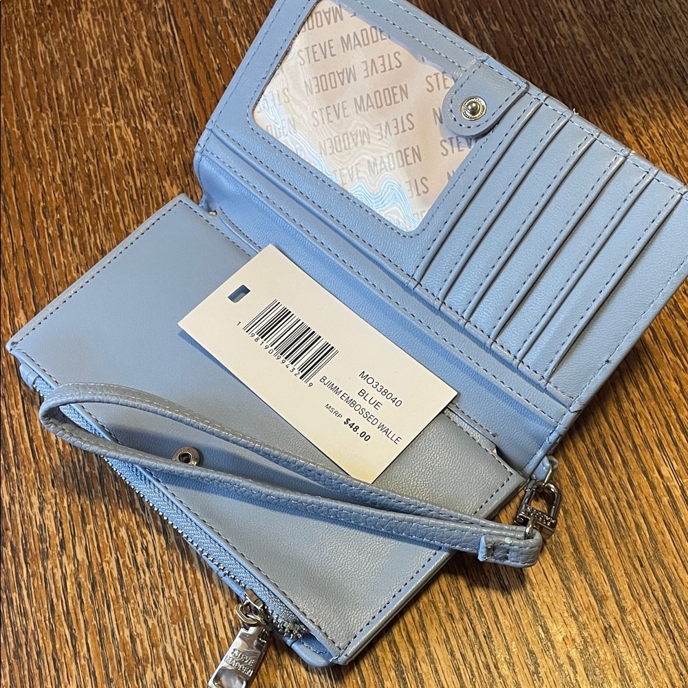 Steve Madden wallet Light Blue Embossed Wristlet - Picture 3 of 4